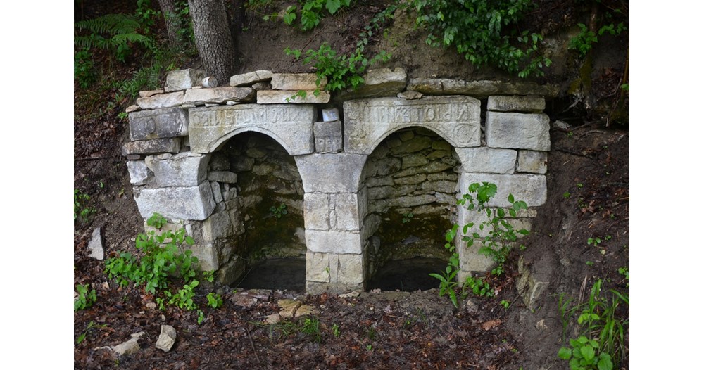 A estranha vila de Stomantsi – tem uma antiga fonte de cura, cavernas secretas e úteros