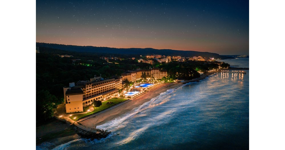 Hotel “Riviera Beach” – 20 anos de silêncio e conforto num majestoso parque à beira-mar